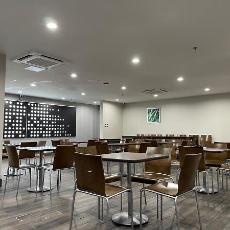 Days Inn By Wyndham Bronx Nyc New York Exterior foto