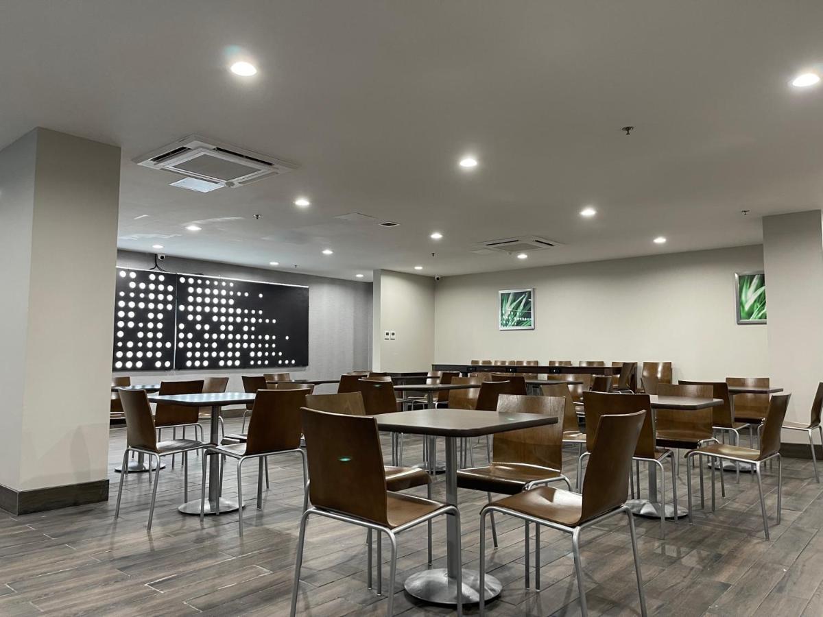 Days Inn By Wyndham Bronx Nyc New York Exterior foto